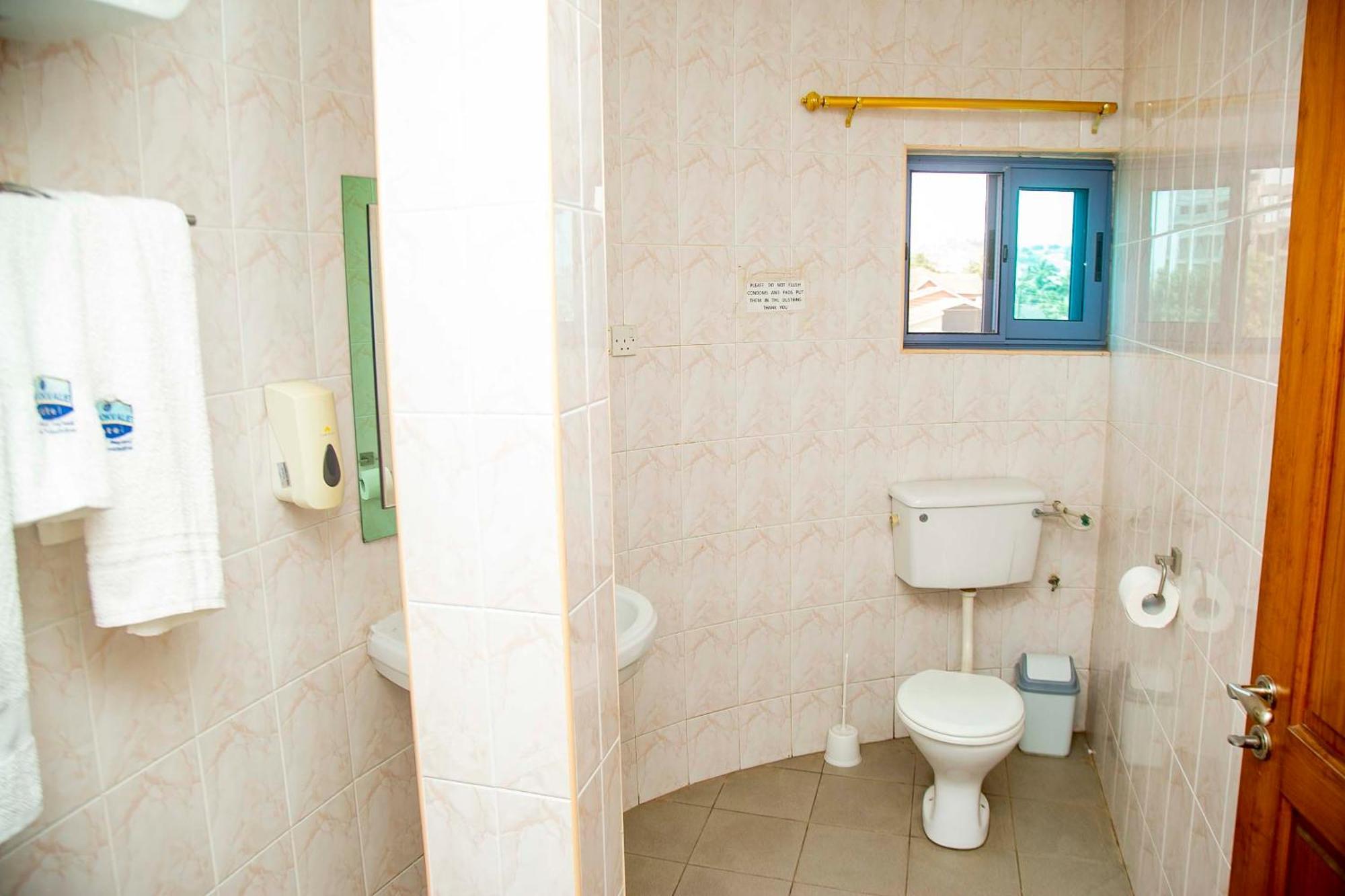 Brookvale Hotel Weija Экстерьер фото