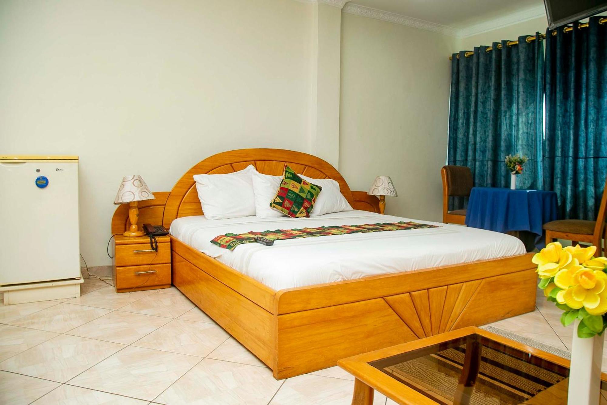 Brookvale Hotel Weija Экстерьер фото
