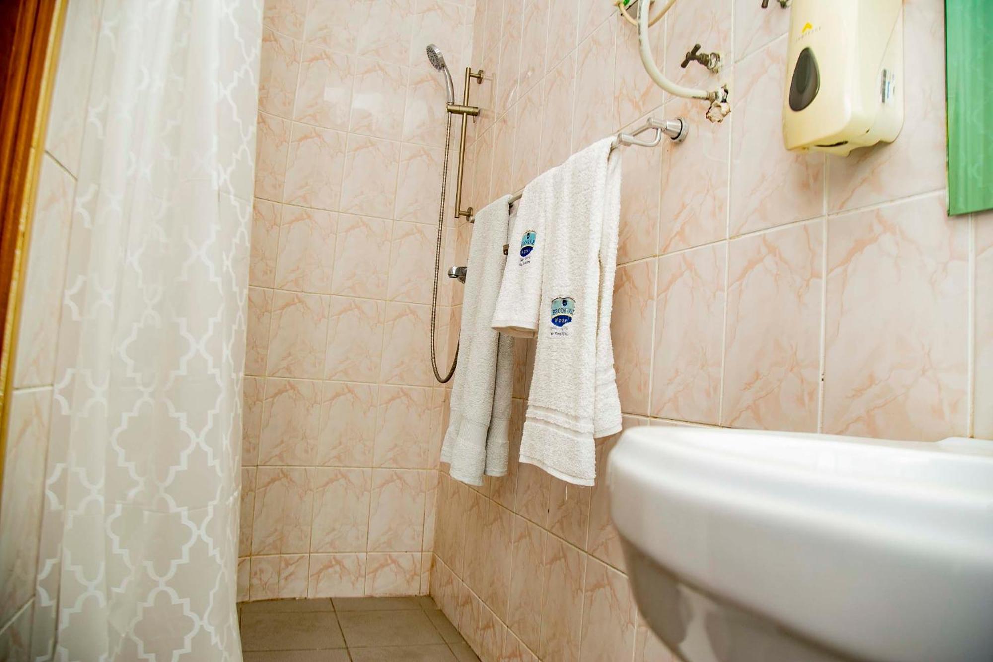 Brookvale Hotel Weija Экстерьер фото